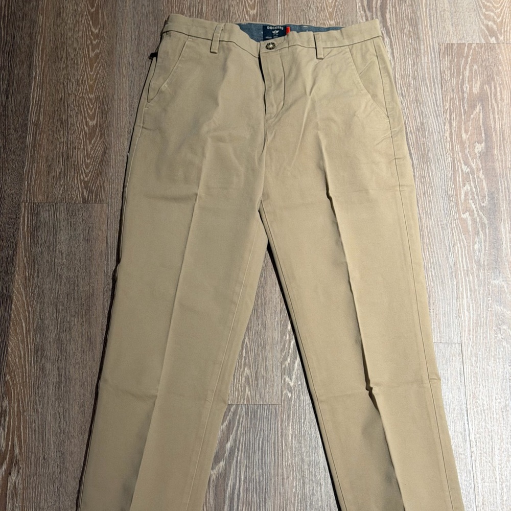 Dockers Men's Khaki Chinos